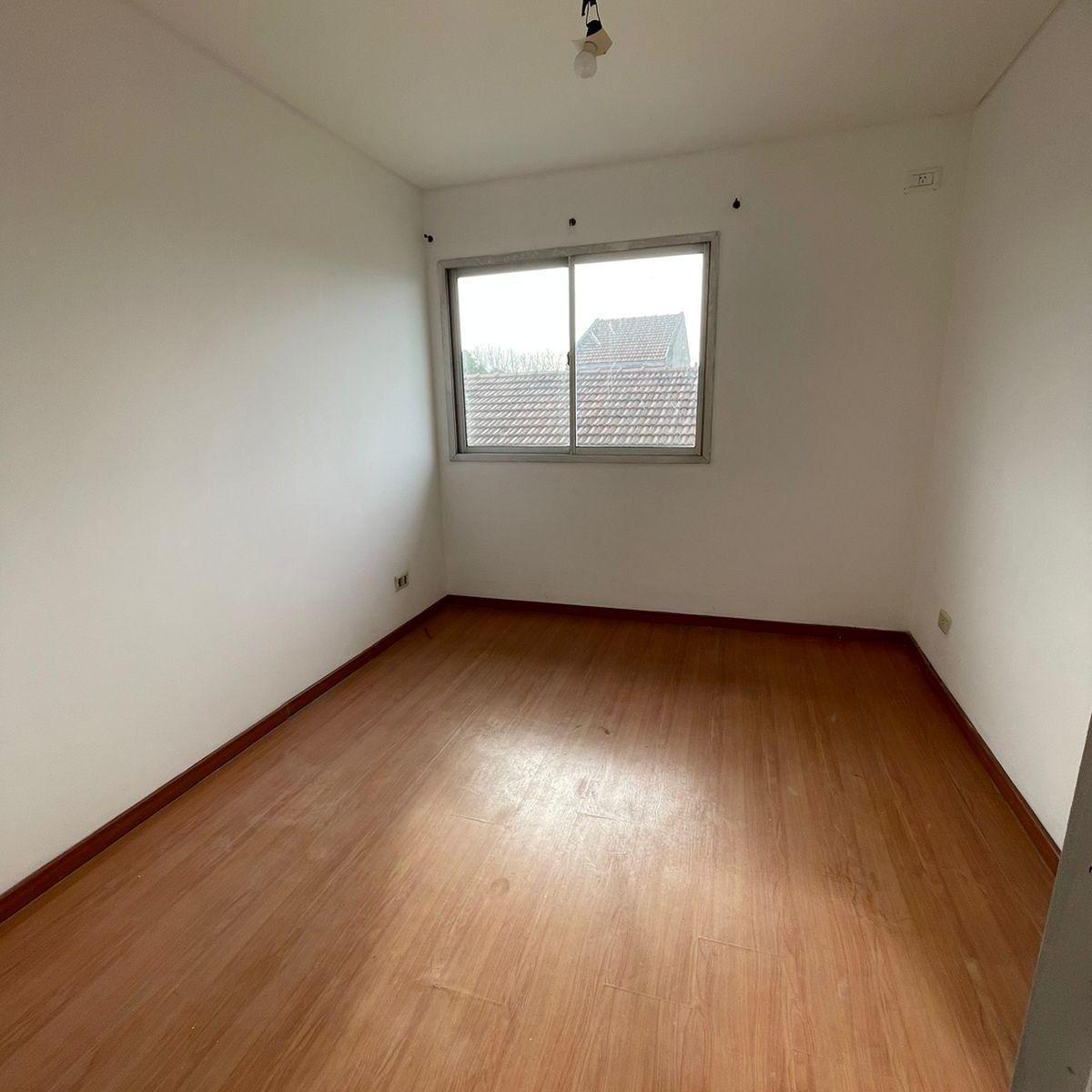 TRIPLEX 4 AMB AL FRENTE CON GARAGE PARA DOS AUTOS, PATIO Y LAVADERO. NUEVO VALOR!!