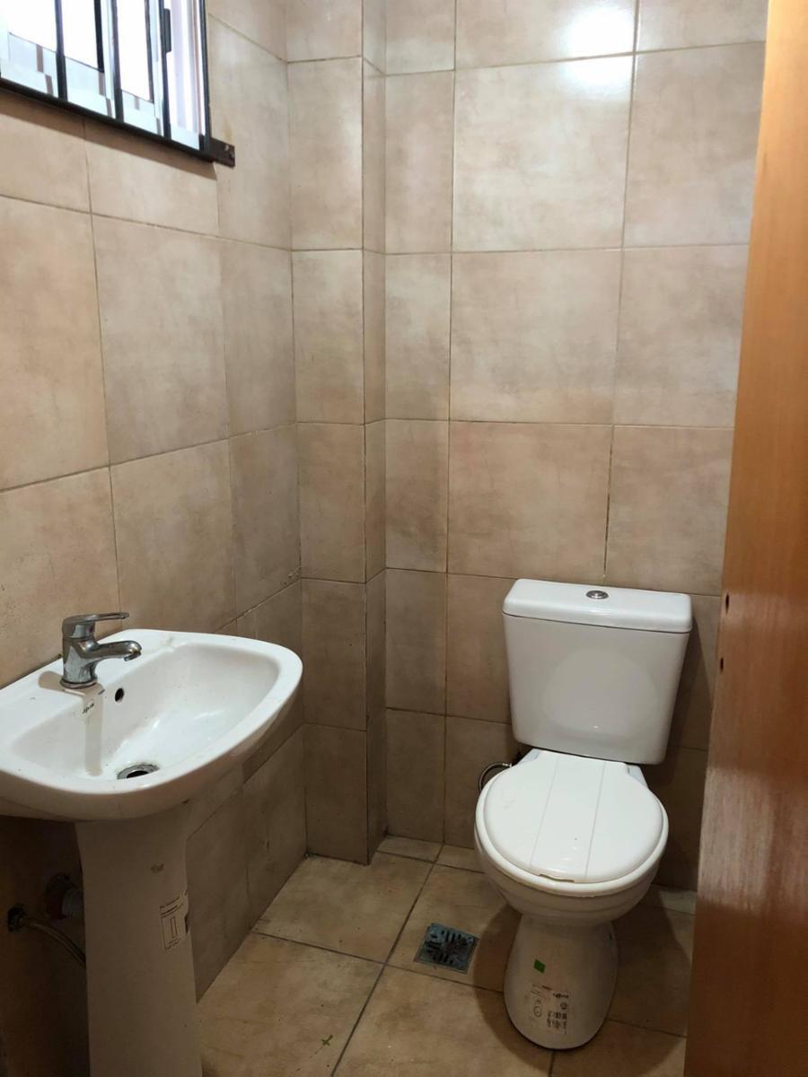 EXCELENTE LOCAL COMERCIAL SOBRE AVENIDA ARIETA DE 3,60 X 7MTS CON PATIO