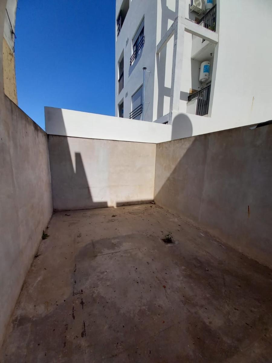 EXCELENTE LOCAL COMERCIAL SOBRE AVENIDA ARIETA DE 3,60 X 7MTS CON PATIO
