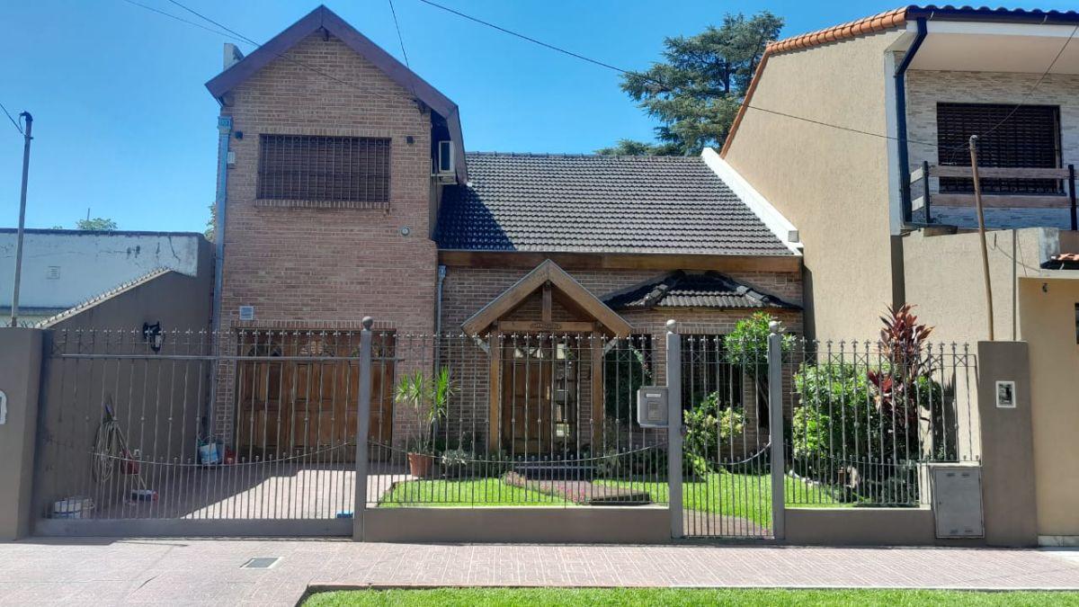 Excelente chalet 4 ambientes sobre lote de 10 x 37,90.
