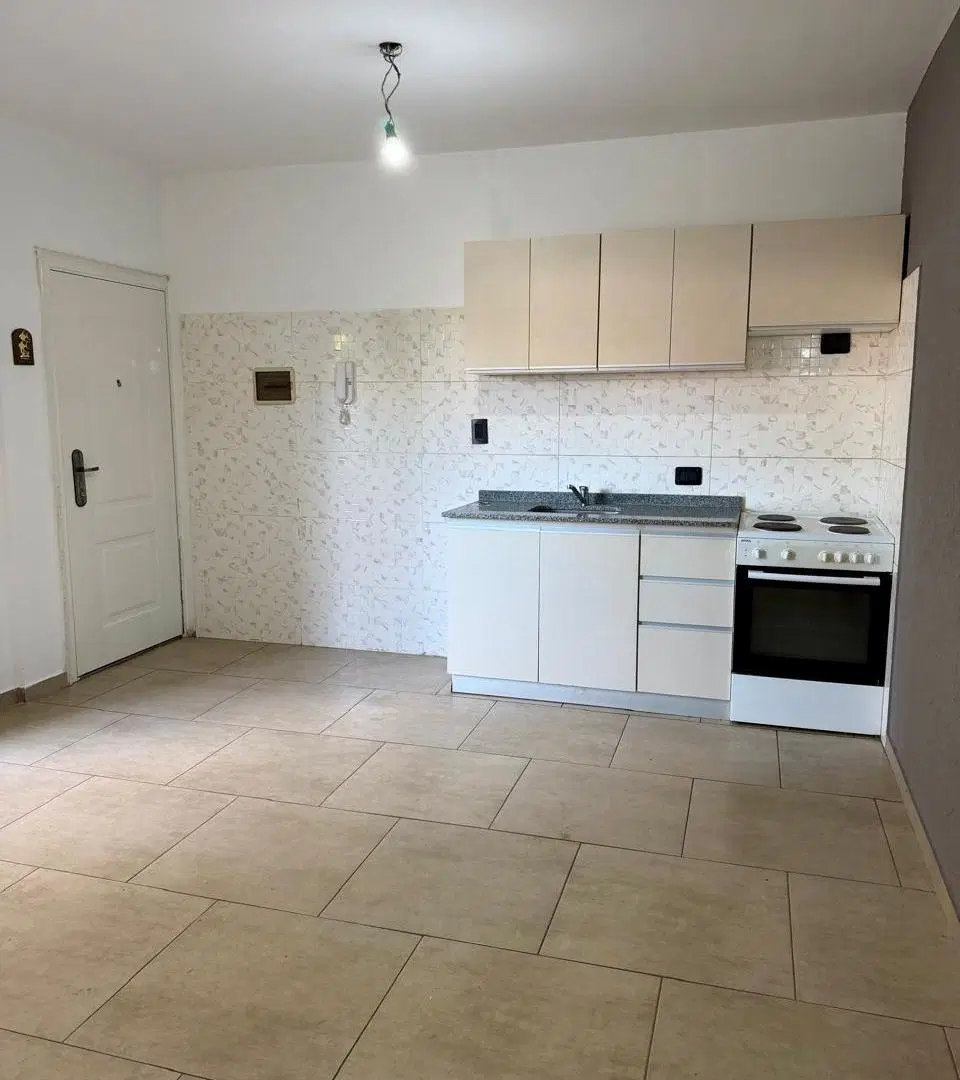 DEPARAMENTO 2 AMBIENTES AL CONTRAFRENTE CON BALCON Y TERRAZA EN COMUN CON PARRILLAS. VILLA LUZURIAGA 5