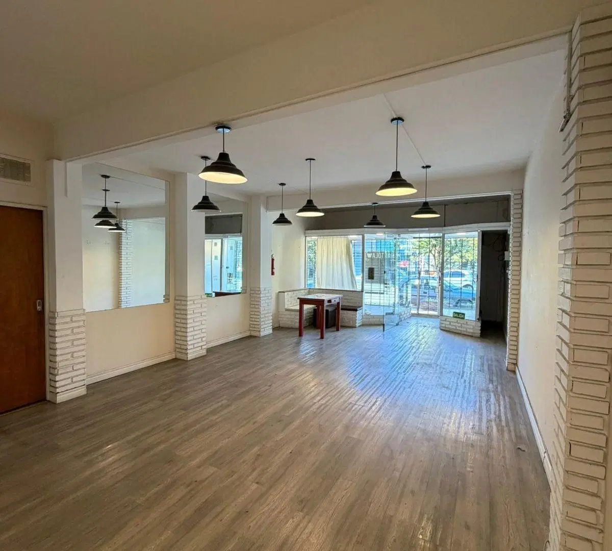 EXCELENTE LOCAL COMERCIAL SOBRE AVENIDA ARIETA, 4,60 M DE FRENTE X 14 M DE FONDO. 1