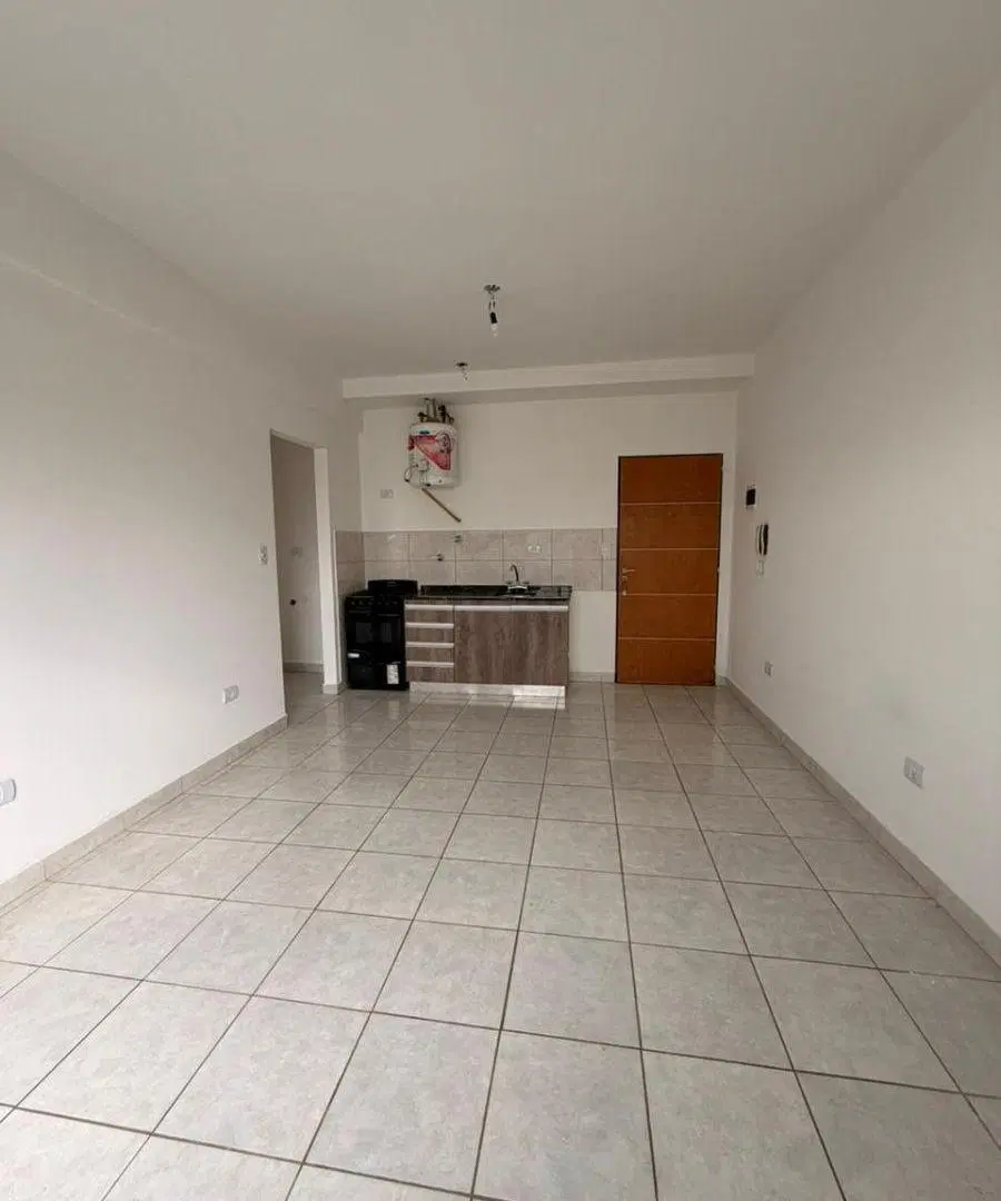 Departamento 2 ambientes en segundo piso al contrafrente. Excelente ubicacion 4