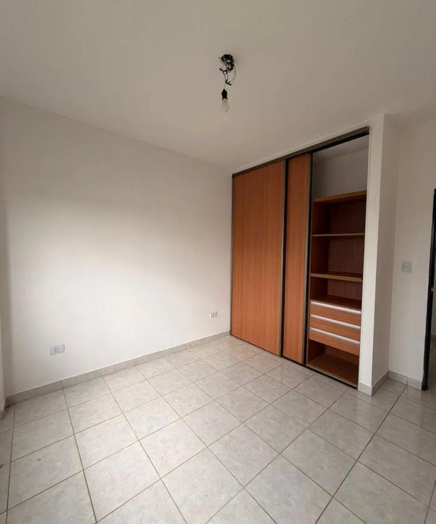 Departamento 2 ambientes en segundo piso al contrafrente. Excelente ubicacion 5