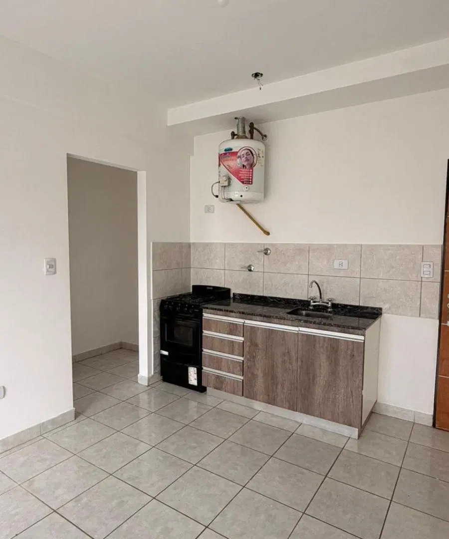Departamento 2 ambientes en segundo piso al contrafrente. Excelente ubicacion 1