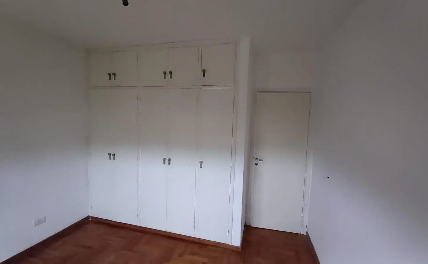 Departamento 2 ambientes en segundo piso con terraza propia. SIN EXPENSAS. Villa luzuriaga 4