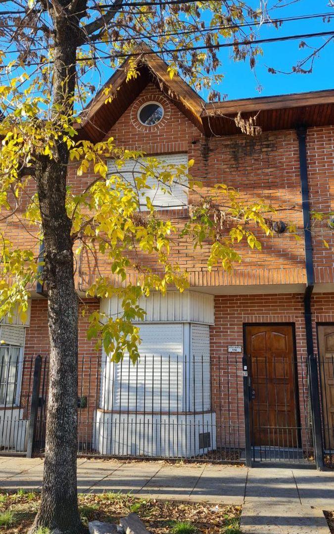 AMPLIO DUPLEX DE 3 AMBIENTES, CON PATIO Y LAVADERO. SIN EXPENSAS