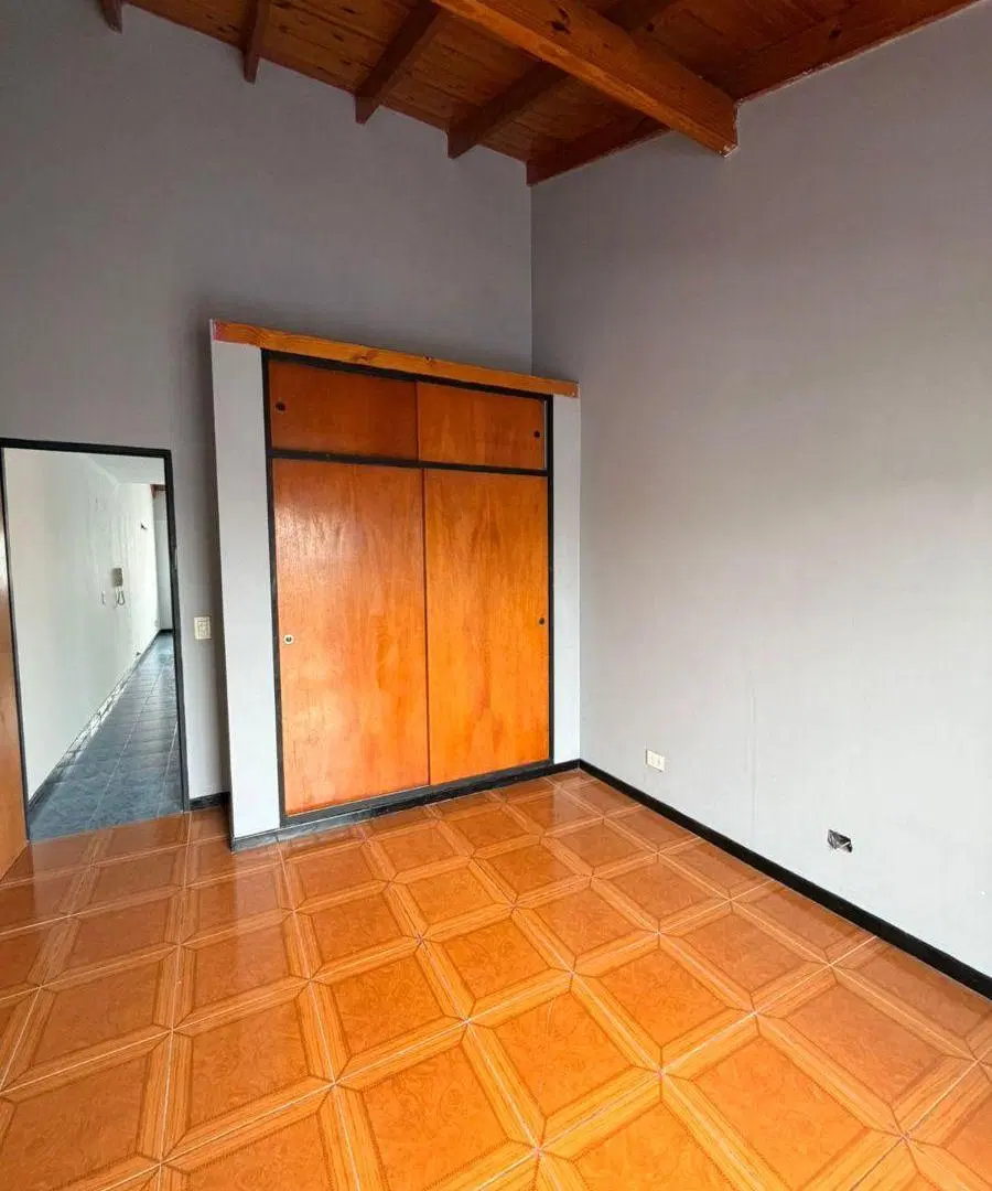 Departamento 3 ambientes con balcon al frente sobre Avenida Arieta. Excelente ubicacion 4