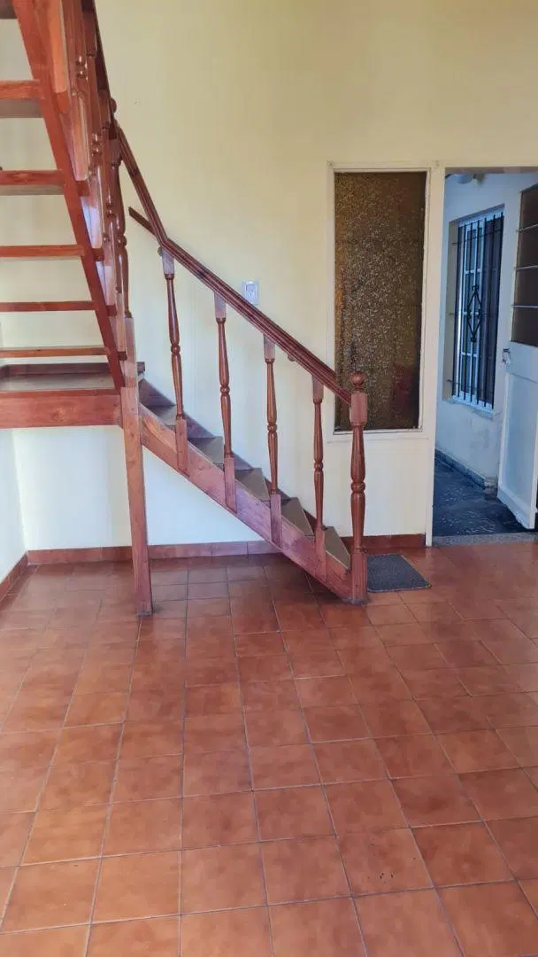 CHALET EN DOS PLANTAS 4 AMB. CON AMPLIO FONDO 3