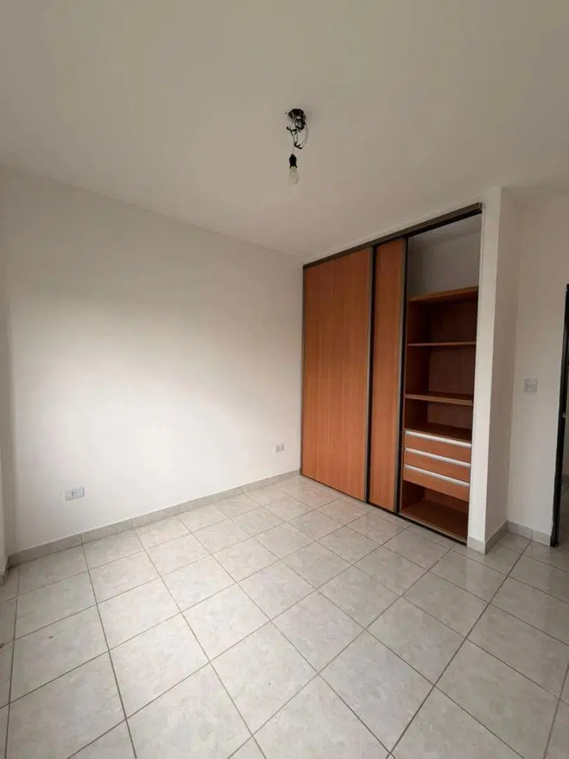 Departamento 2 Ambientes En Segundo Piso Al Contrafrente. Excelente Ubicacion, A Metros De La Plaza 3
