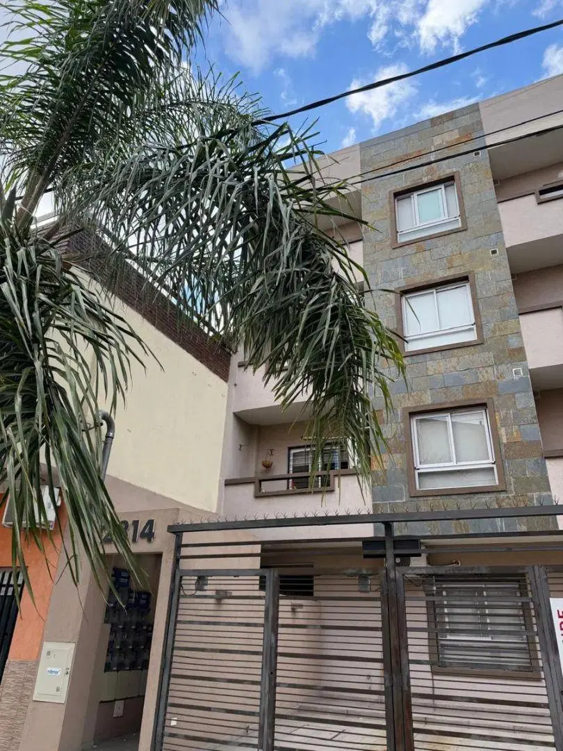 Deparamento 2 Ambientes Al Contrafrente Con Balcon Y Terraza En Comun Con Parrillas. Villa Luzuriaga 1