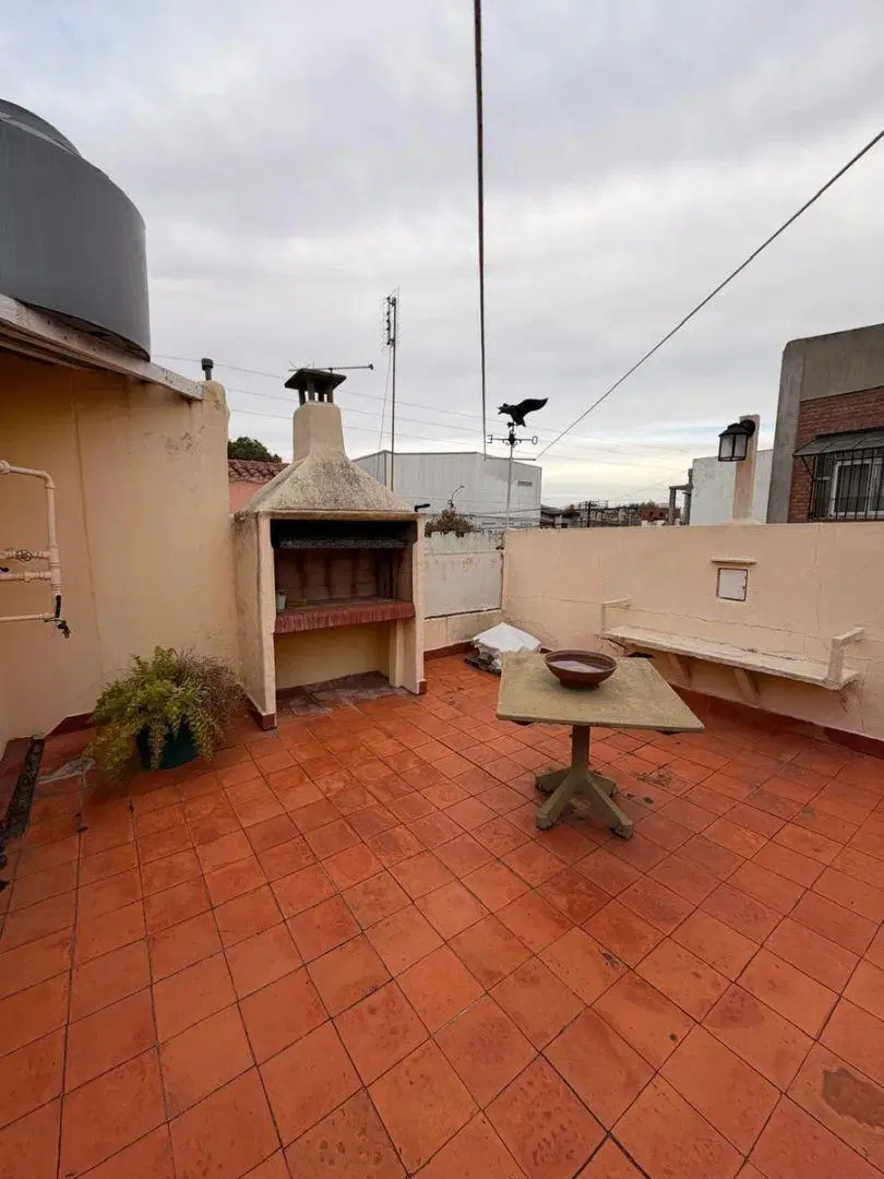 Excelente Departamento Tipo Casa De 2 Ambientes, Interno, Con Patio Y Terraza Propia Con Parrilla. ¡ 5