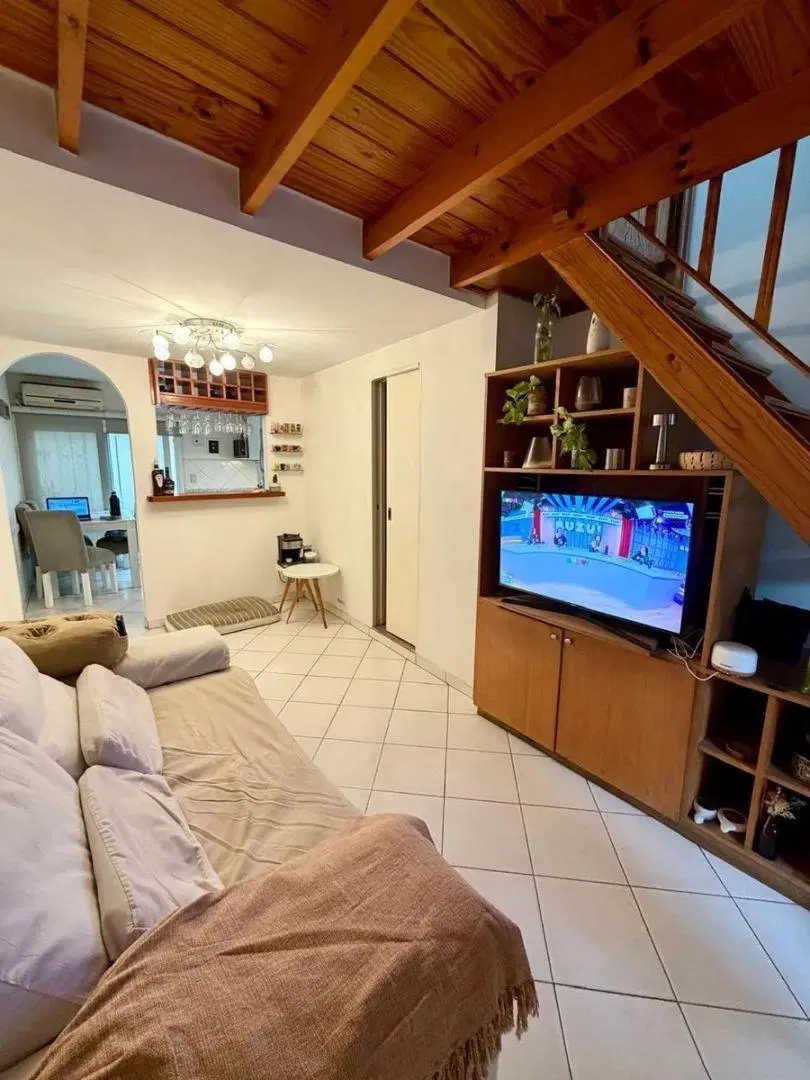 Excelente Duplex 3 Ambientes Al Frente En Dos Plantas Con Patio. Apto Credito. Ubicado A Metros De A 4
