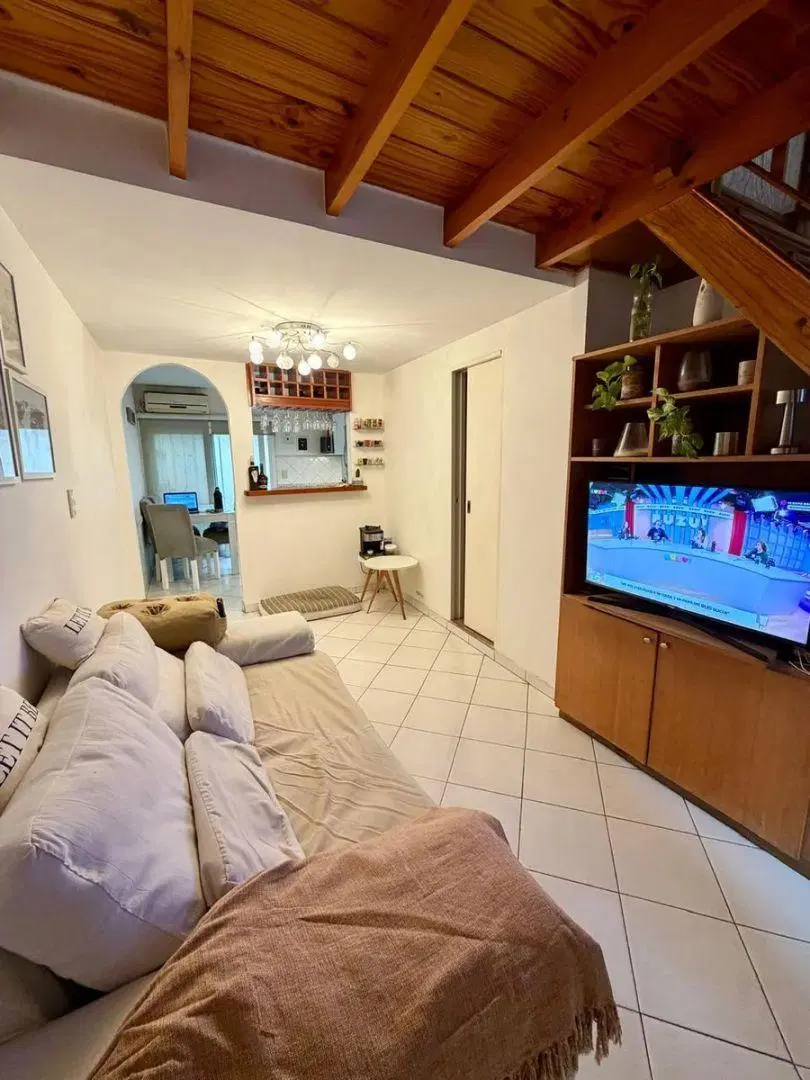 Excelente Duplex 3 Ambientes Al Frente En Dos Plantas Con Patio. Apto Credito. Ubicado A Metros De A 3