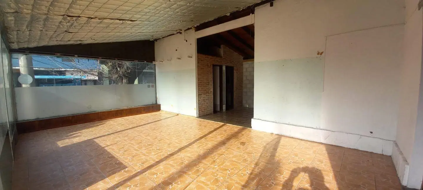 chalet 3 ambientes en esquina, solo uso comercial, ideal gastronomia 2