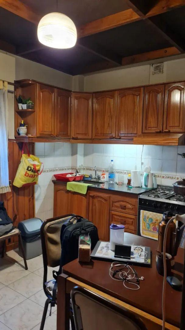 Foto de Casa En Venta En Villa Luzuriaga Con Cochera Y Jardín, imagen 4