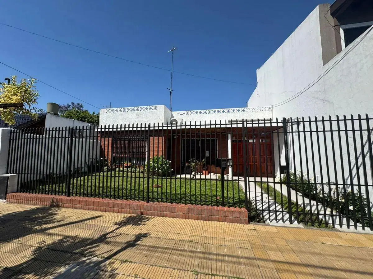 Casa En Venta En Haedo 1