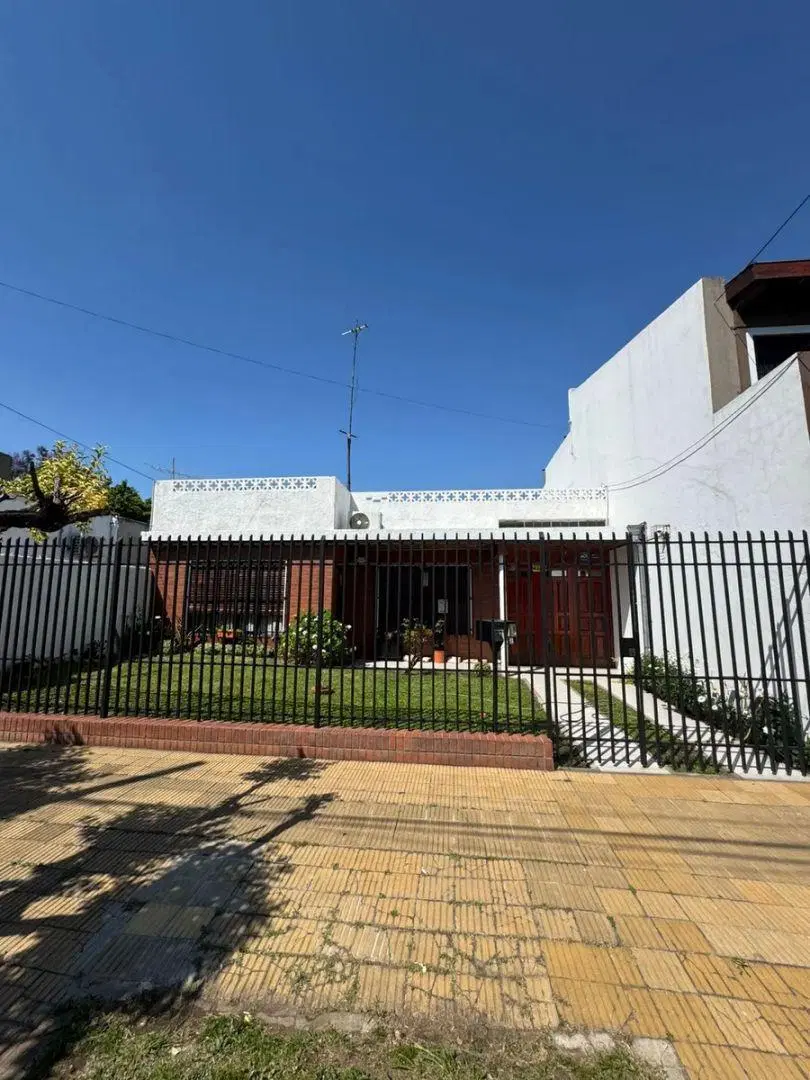 Casa En Venta En Haedo 5