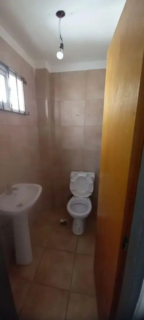 Excelente Local Comercial Sobre Av. Arieta Frente Al Banco Provincia, De 3,60 X 7mts. Centro De Vill 5
