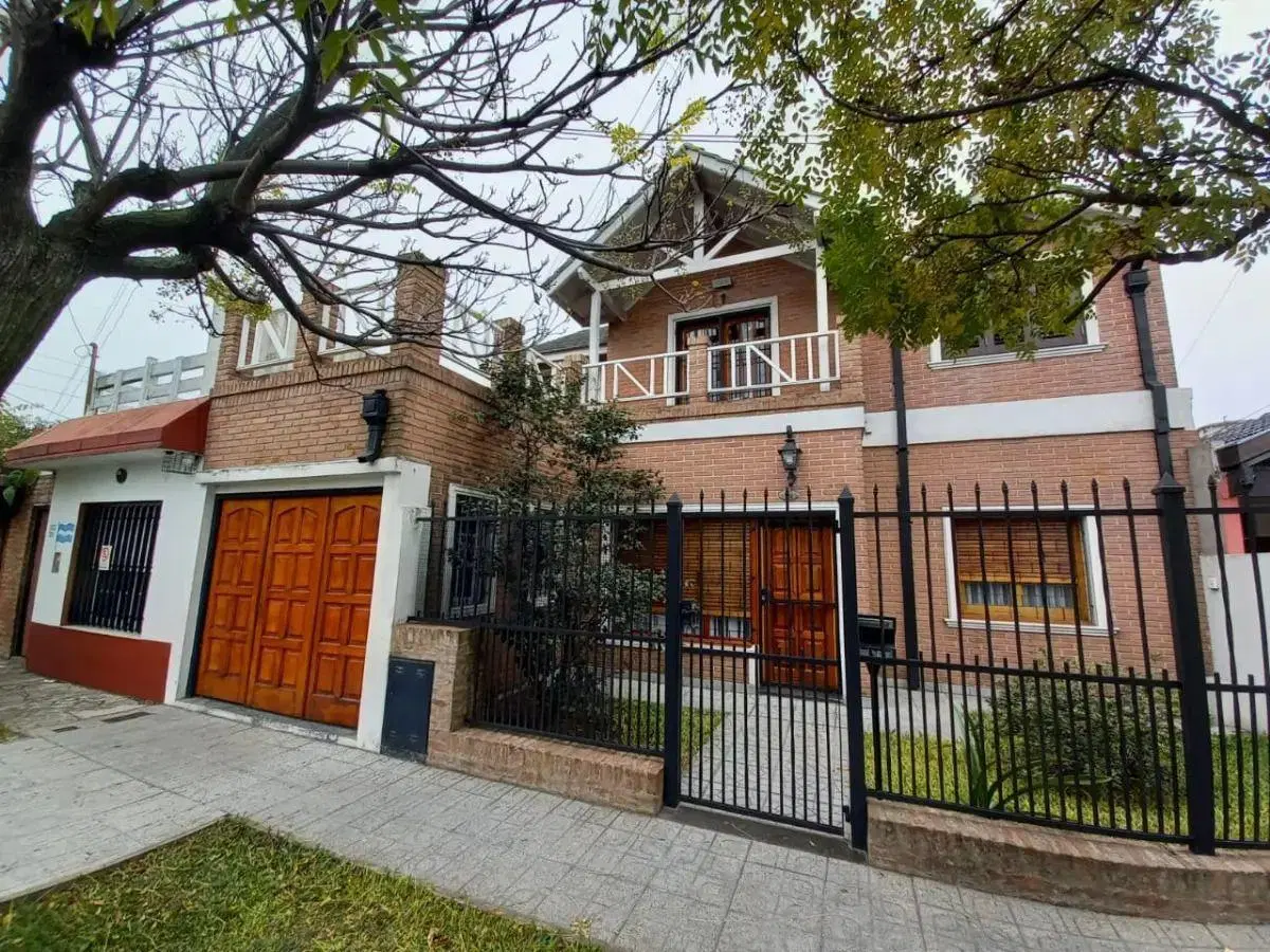 Casa En Venta En Villa Luzuriaga 1