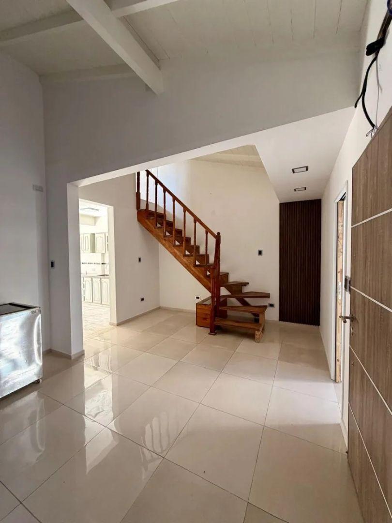 Excelente Chalet Ph De 3 Ambientes Moderno Con Patio Y Parrilla. Villa Luzuriaga. Oportunidad
