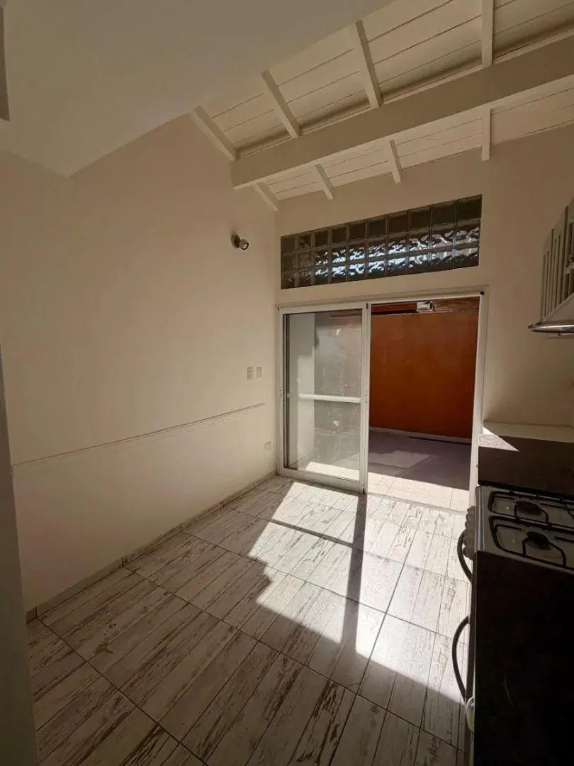 Excelente Chalet Ph De 3 Ambientes Moderno Con Patio Y Parrilla. Villa Luzuriaga. Oportunidad 3