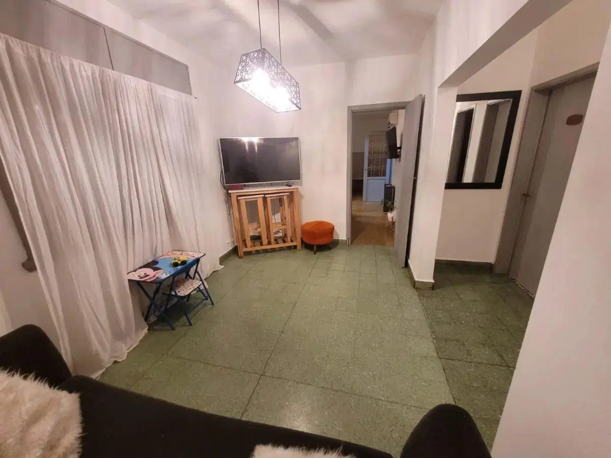 Depto Tipo Casa Por Pasillo De 3 Ambientes Con Dos Patios Y Parrilla. 4