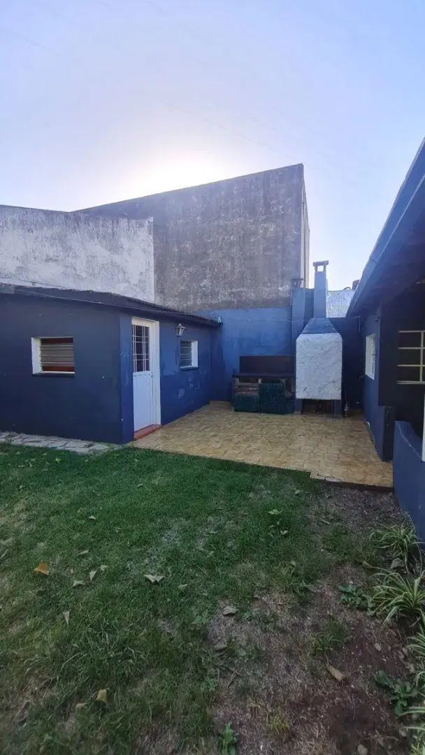 Casa Americana De 3 Ambientes Con Garage P/2 Autos Y Fondo Con Parrilla 2