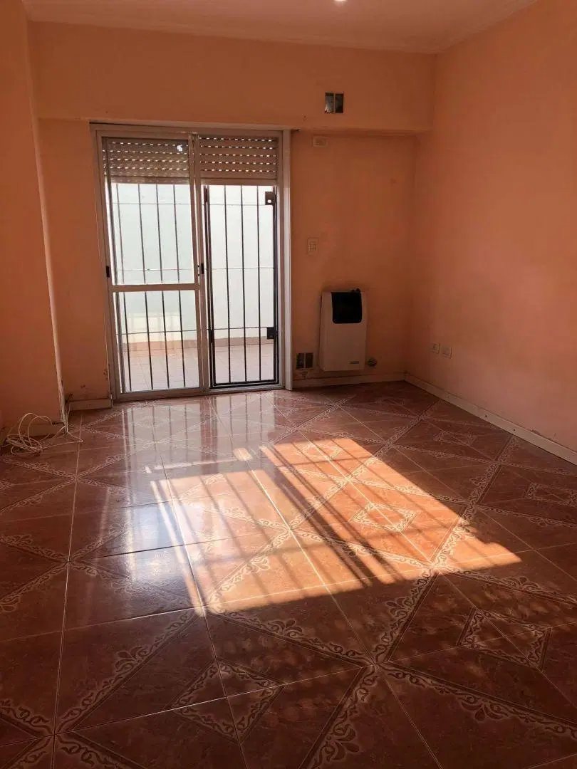 Departamento monoambiente en planta baja con patio, Centro de San Justo. EXCELENTE UBICACION 1