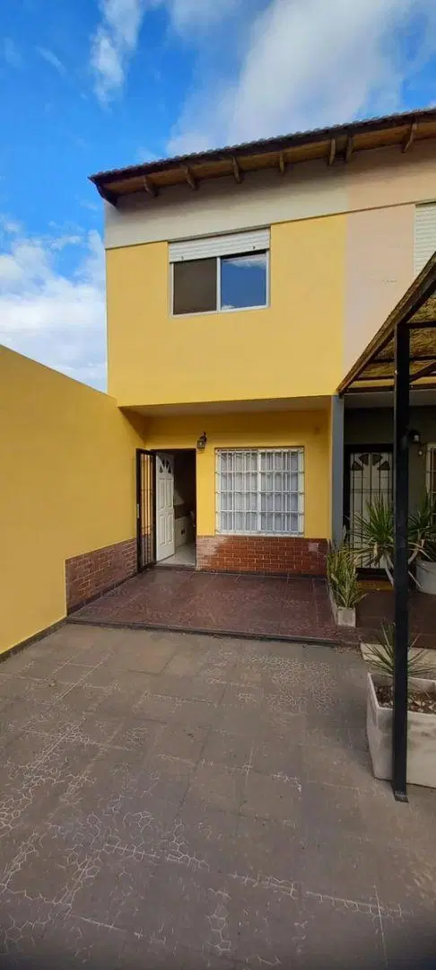 Duplex 3 Ambientes Con Cochera Y Patio, Sin Expensas. Excelente Estado 1