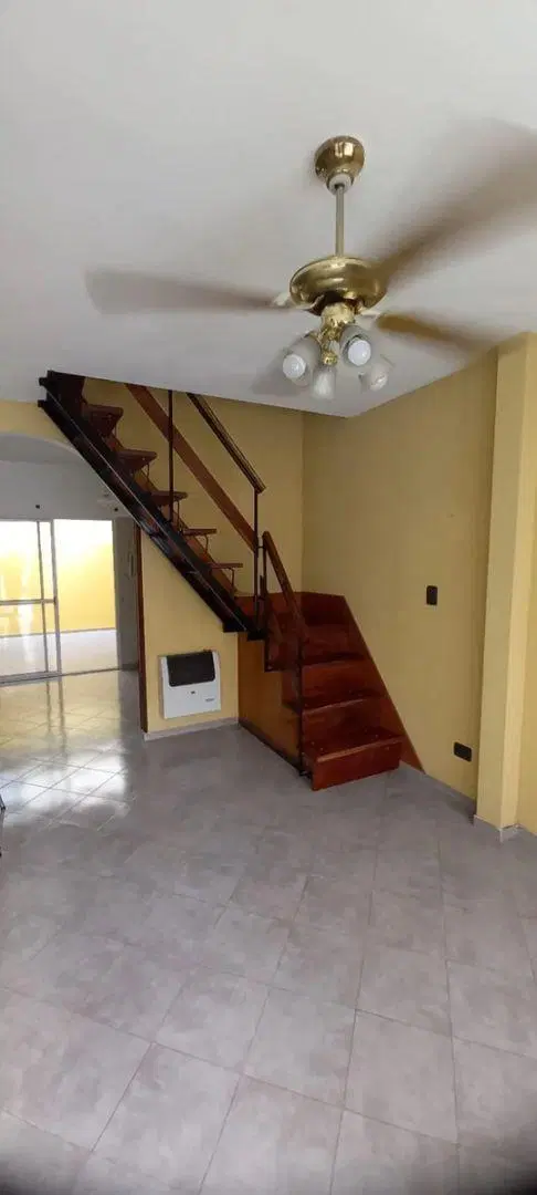 Duplex 3 Ambientes Con Cochera Y Patio, Sin Expensas. Excelente Estado 5