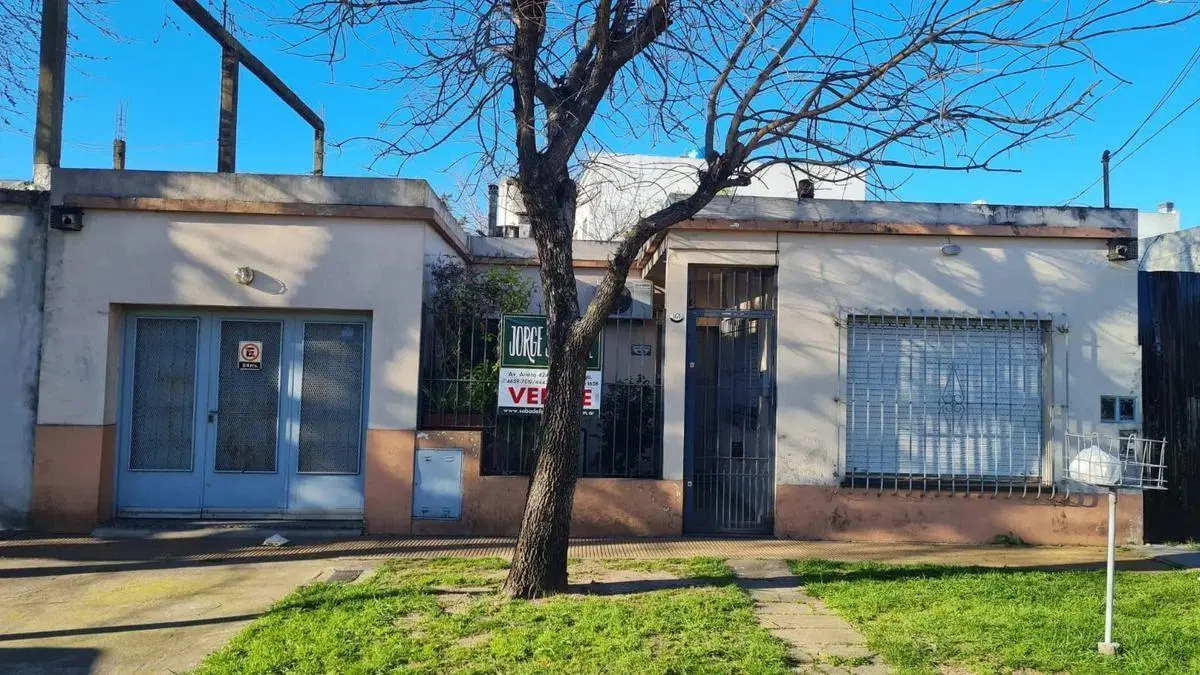 Casa 3 Ambientes En Villa Luzuriaga Con Jardín, Garage Cubierto, Y Fondo Libre Con Lavadero 5