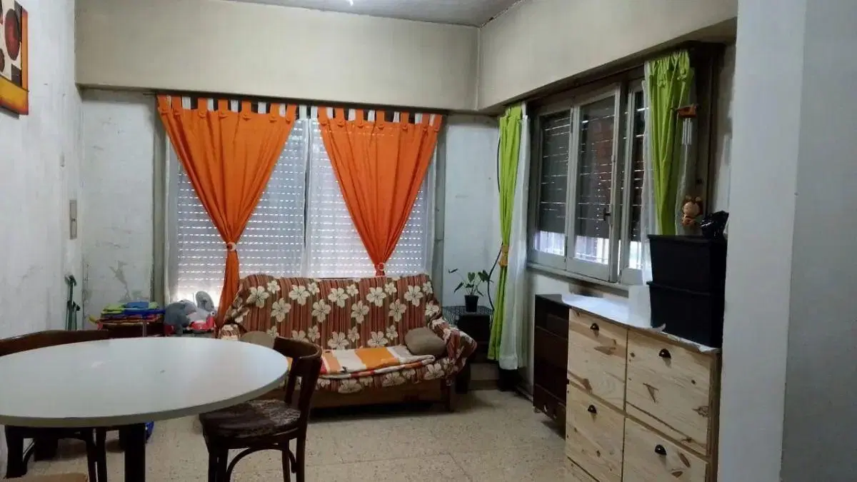 Casa 3 Ambientes En Villa Luzuriaga Con Jardín, Garage Cubierto, Y Fondo Libre Con Lavadero 2