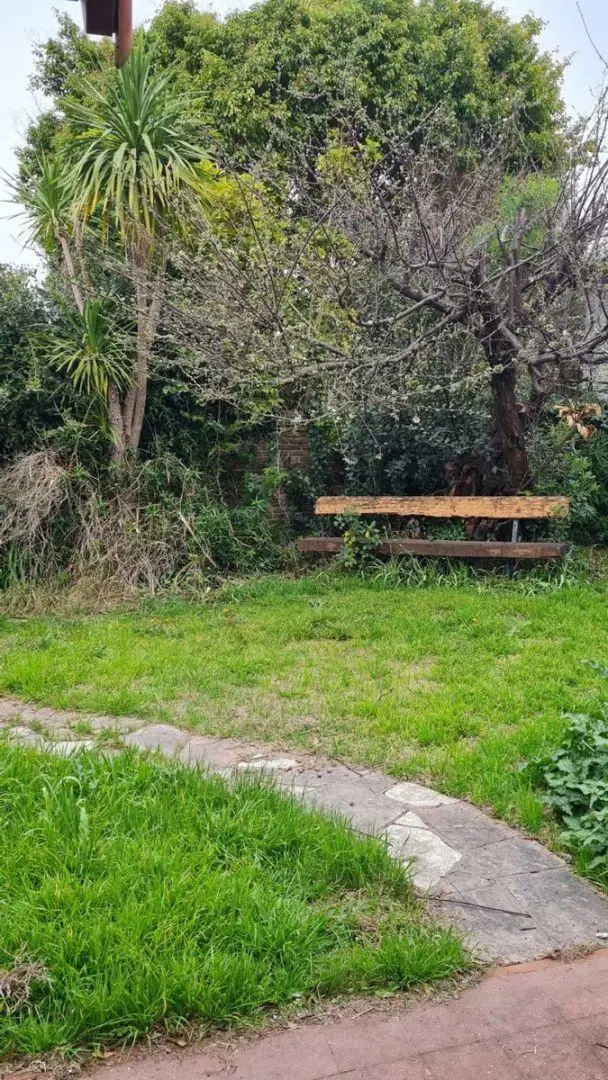 Casa En Venta En Villa Luzuriaga Con Jardín Y Cochera 2