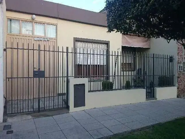 Casa En Venta En Villa Luzuriaga 3
