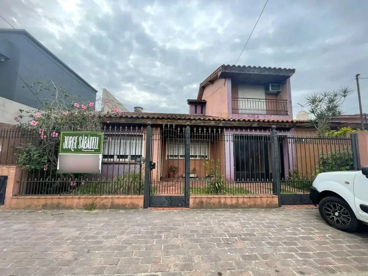 Casa En Venta En Villa Luzuriaga 1