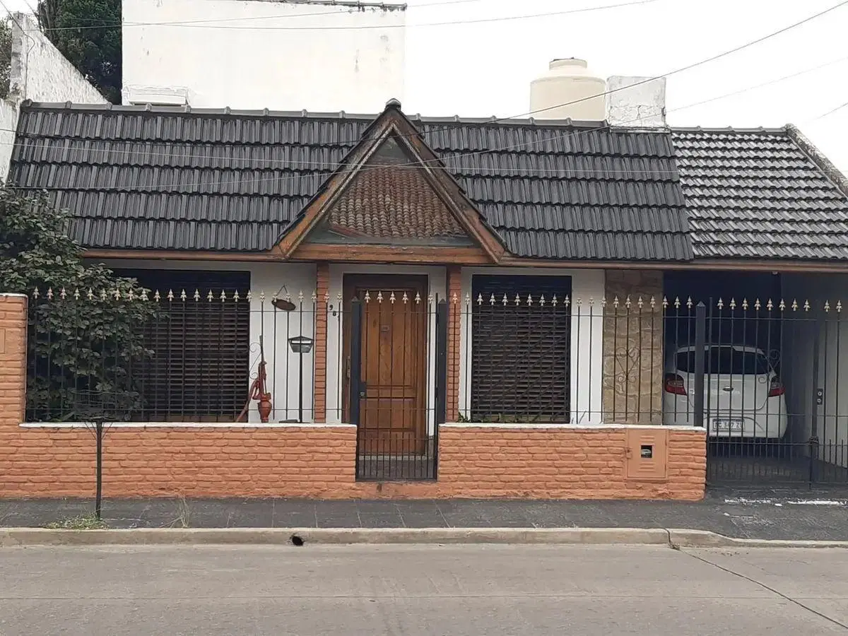 Casa En Venta En Haedo 3