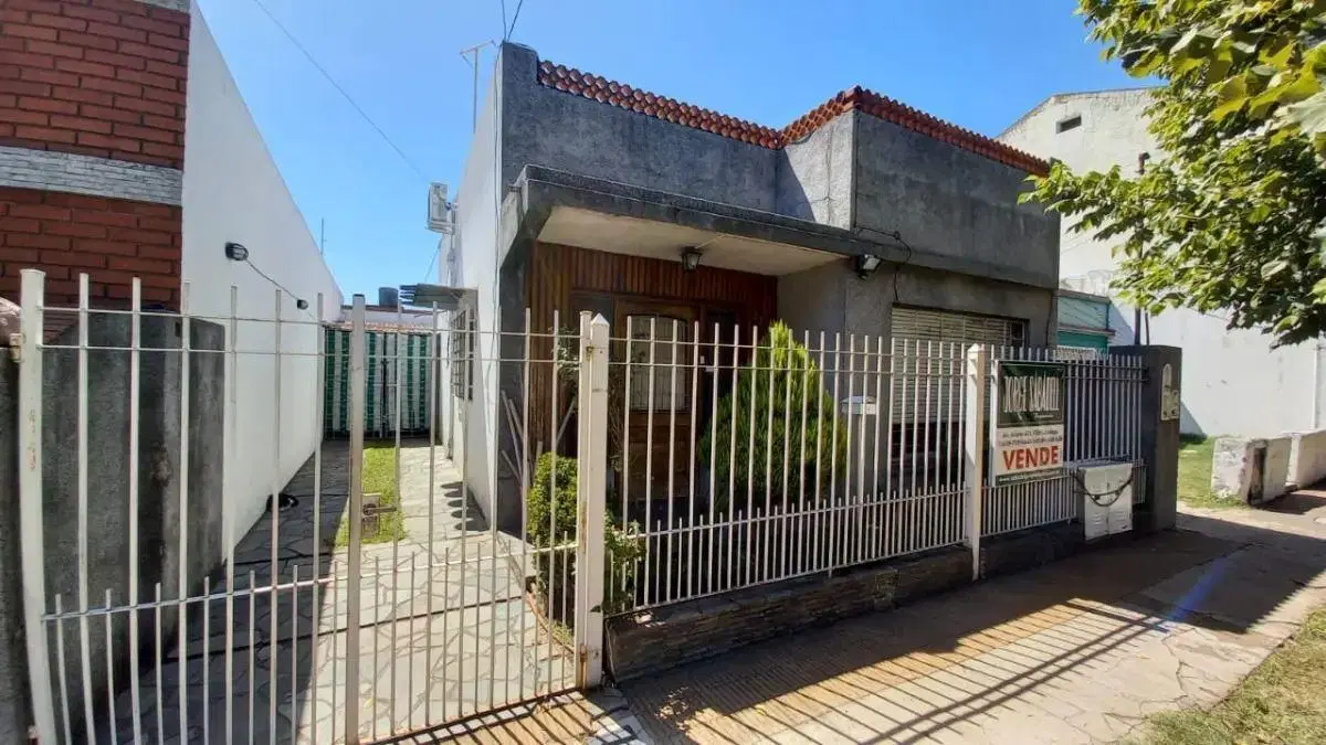 Casa En Venta En Villa Luzuriaga 3