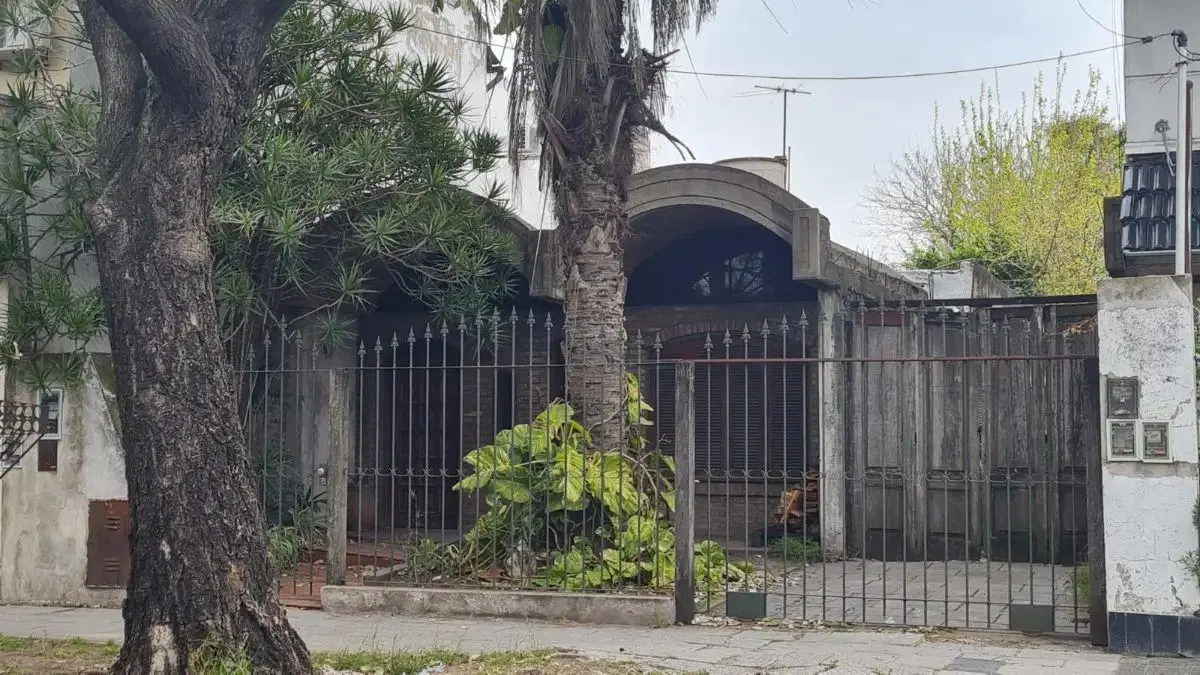 Casa En Venta En Villa Luzuriaga Con Jardín Y Quincho 2