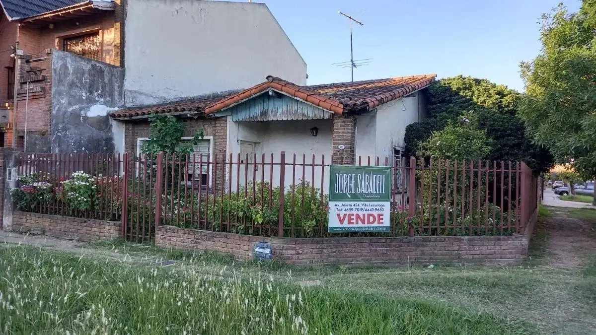Casa En Venta En Villa Luzuriaga Con Garage Y Patio 3