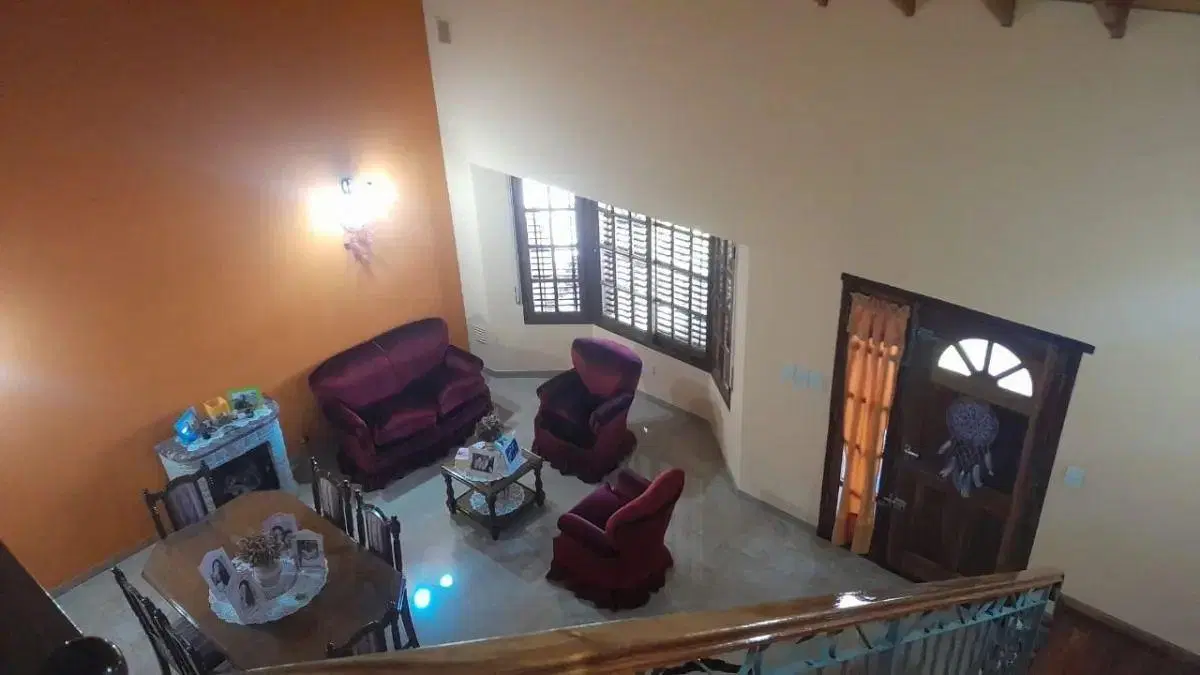 Casa En Venta En Villa Luzuriaga Con Jardín Y Cochera 3