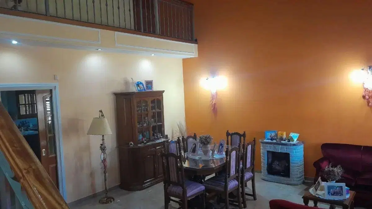 Casa En Venta En Villa Luzuriaga Con Jardín Y Cochera 4