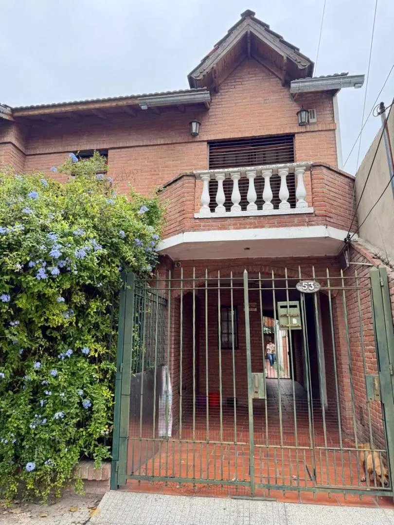 Impecable Chalet Ph 4 Ambientes En Dos Plantas Con Piscina, Quincho, Fondo Libre Y Excelente Ubicaci 4
