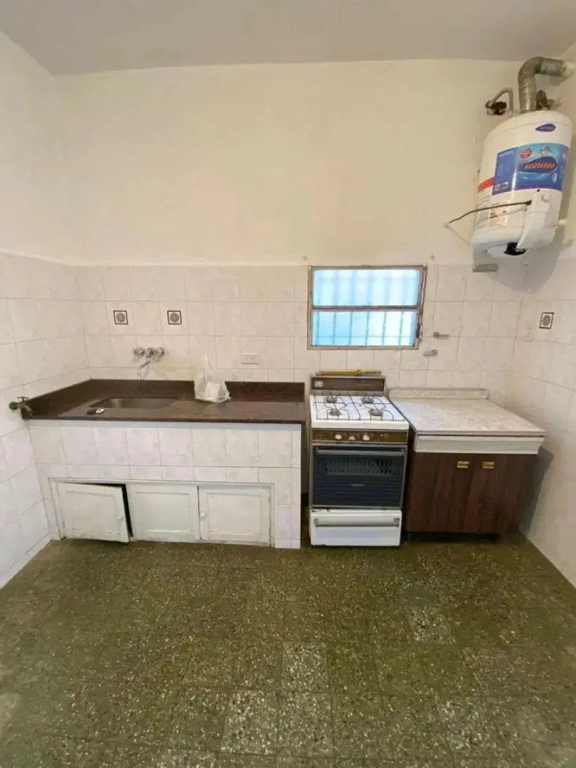Casa 2 Ambientes Con Amplio Fondo En Villa Luzuriaga. Ideal Constructor 2