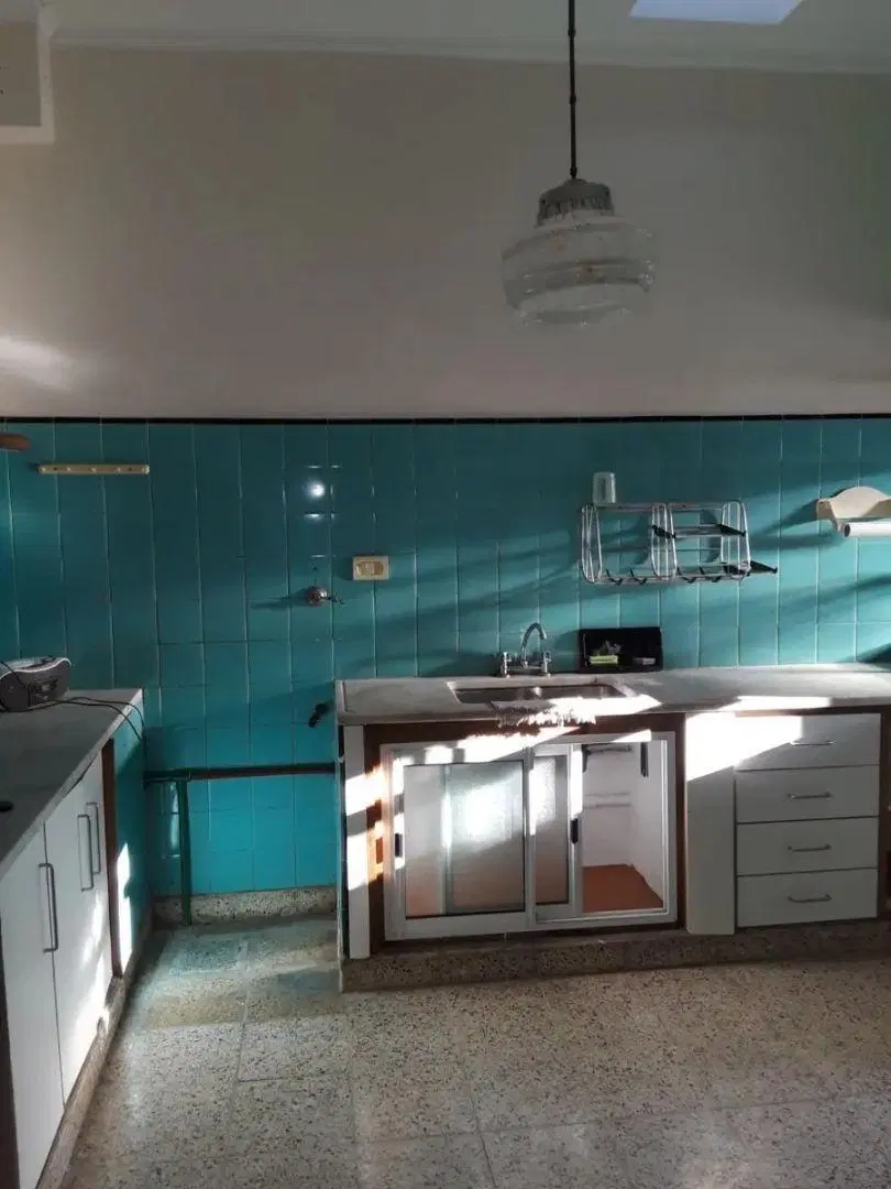 Casa Americana Con Galpón Techo Parabólico (220 M2) En La Parte De Atrás Sobre Lote De 10 X 45m. 2