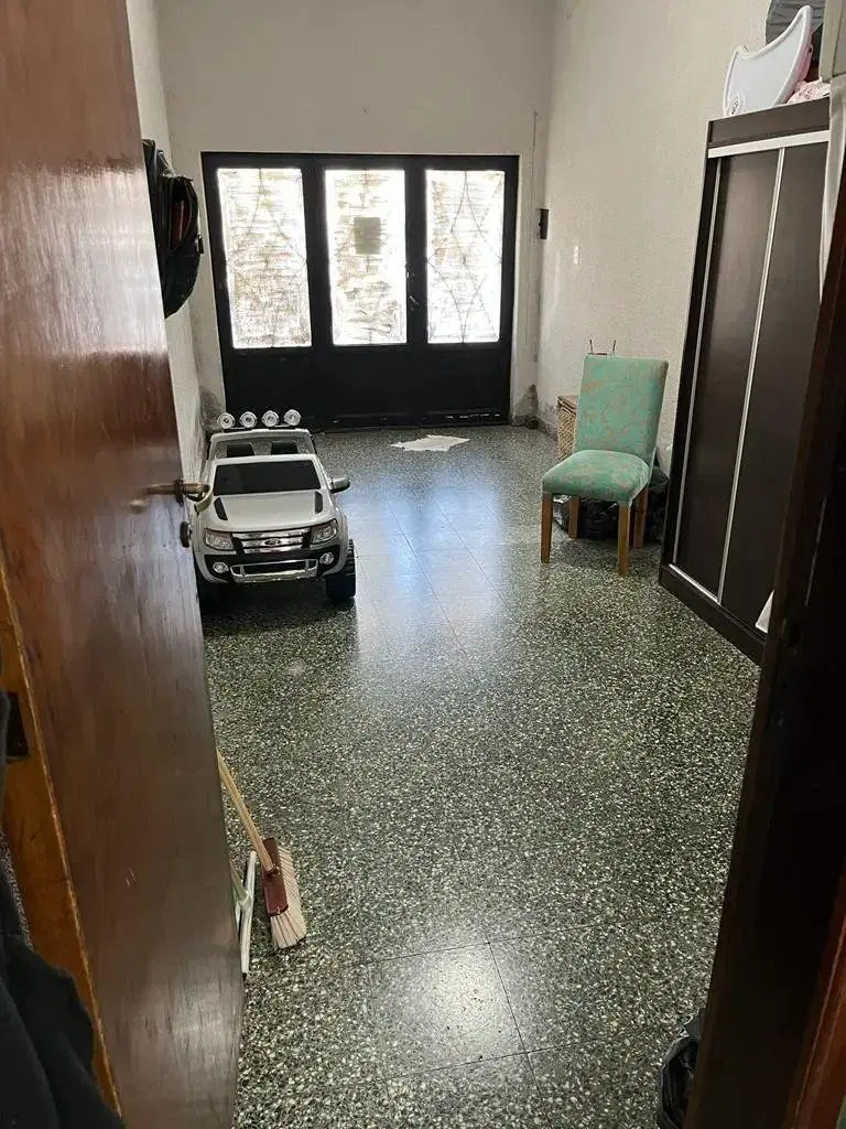 Casa Americana Con Galpón Techo Parabólico (220 M2) En La Parte De Atrás Sobre Lote De 10 X 45m. 4