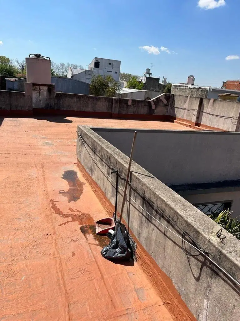 Casa Americana Con Galpón Techo Parabólico (220 M2) En La Parte De Atrás Sobre Lote De 10 X 45m. 3