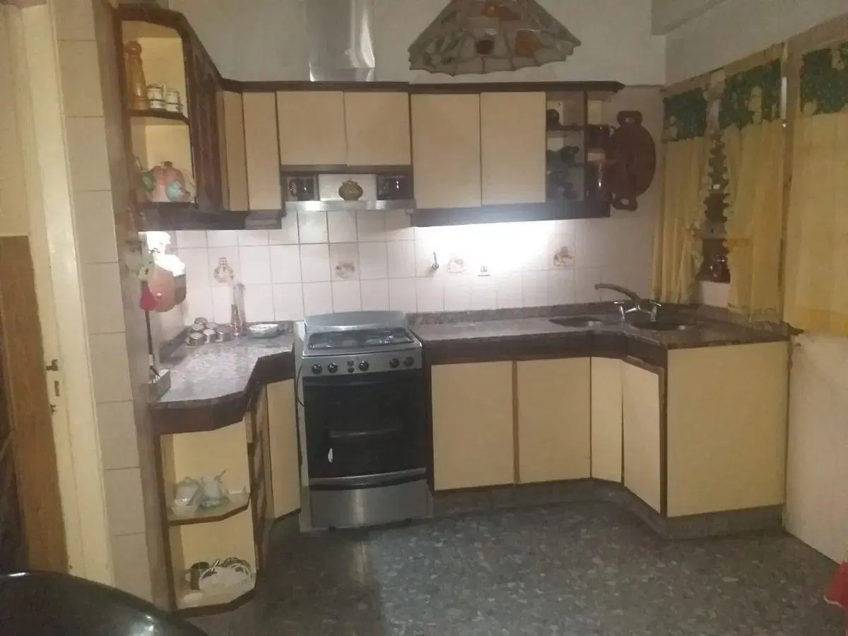 Casa Americana 3 Ambientes Con Garage, Amplio Fondo Con Pileta Y Quincho Con Parrilla. 3