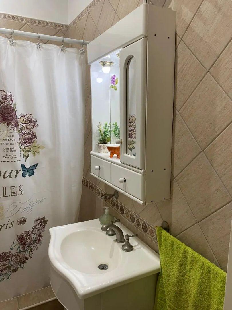 Foto de Casa En Venta En Villa Luzuriaga Con Piscina Y Jardín, imagen 3