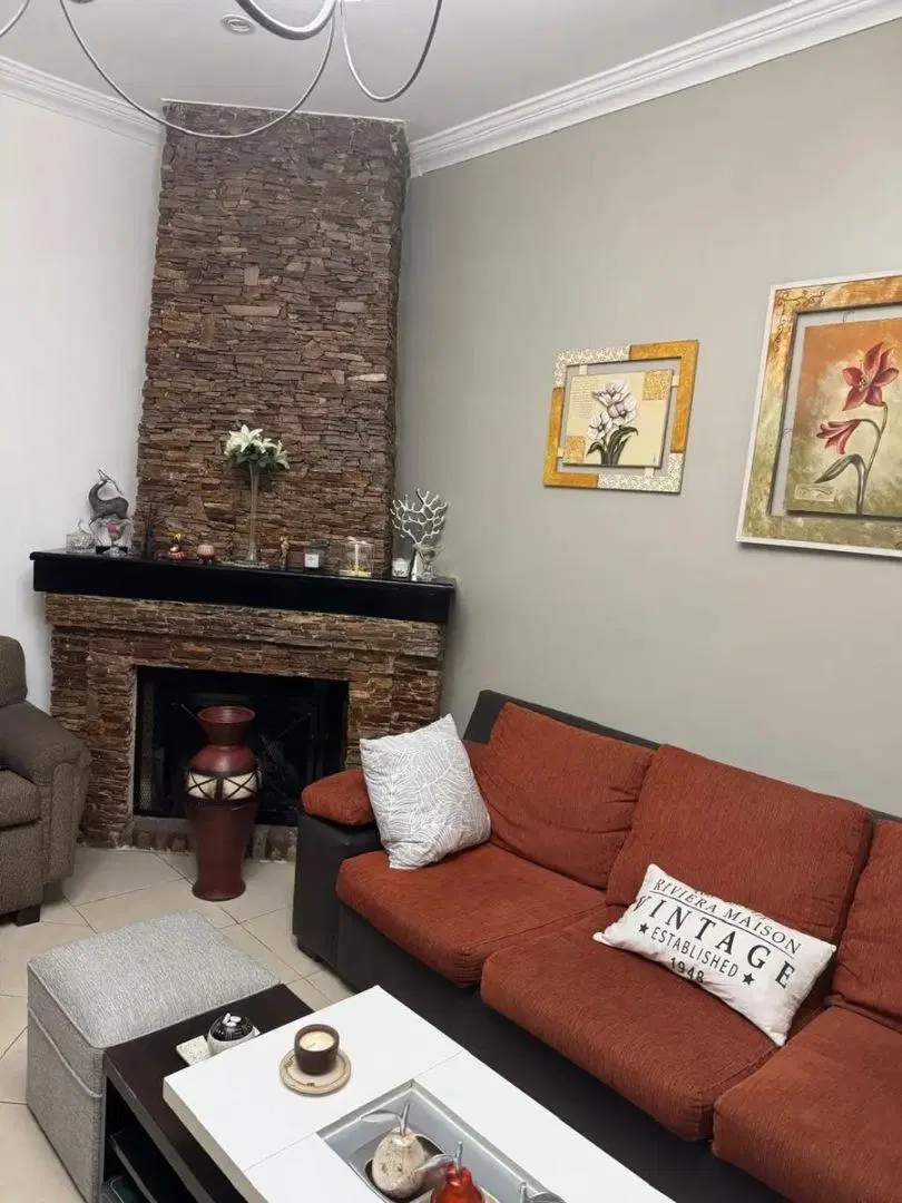Casa En Venta En Villa Luzuriaga Con Piscina Y Jardín 5